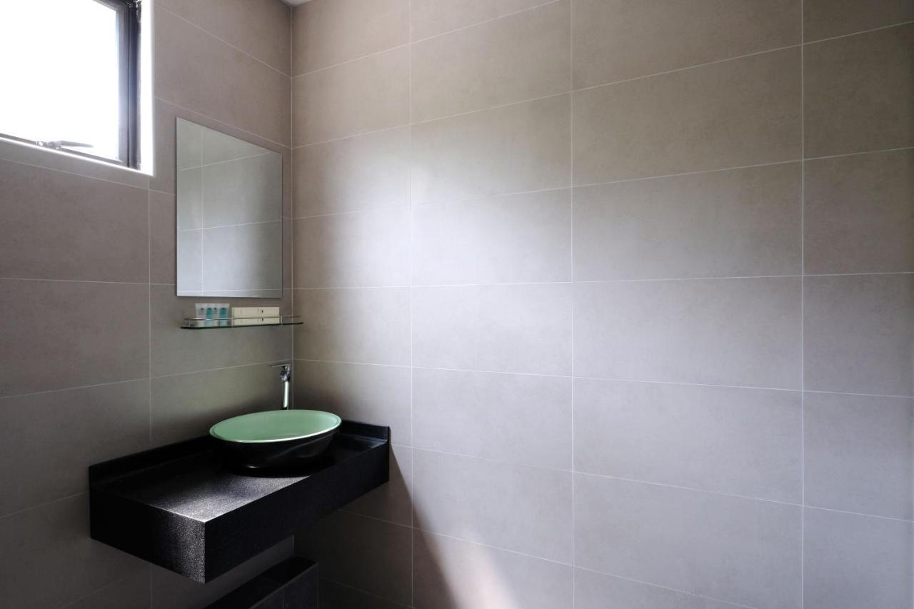 Q Loft Hotels At Bedok Сингапур Экстерьер фото